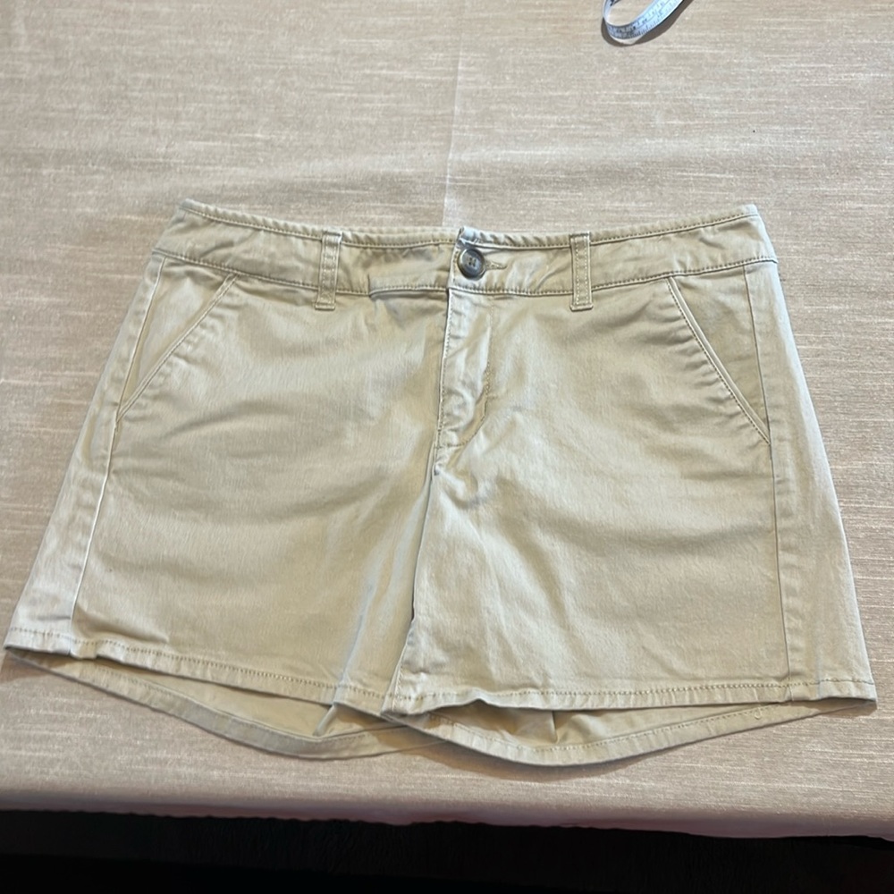 American Eagle Outfitters These khaki color shorts are midi stretch style Size 8